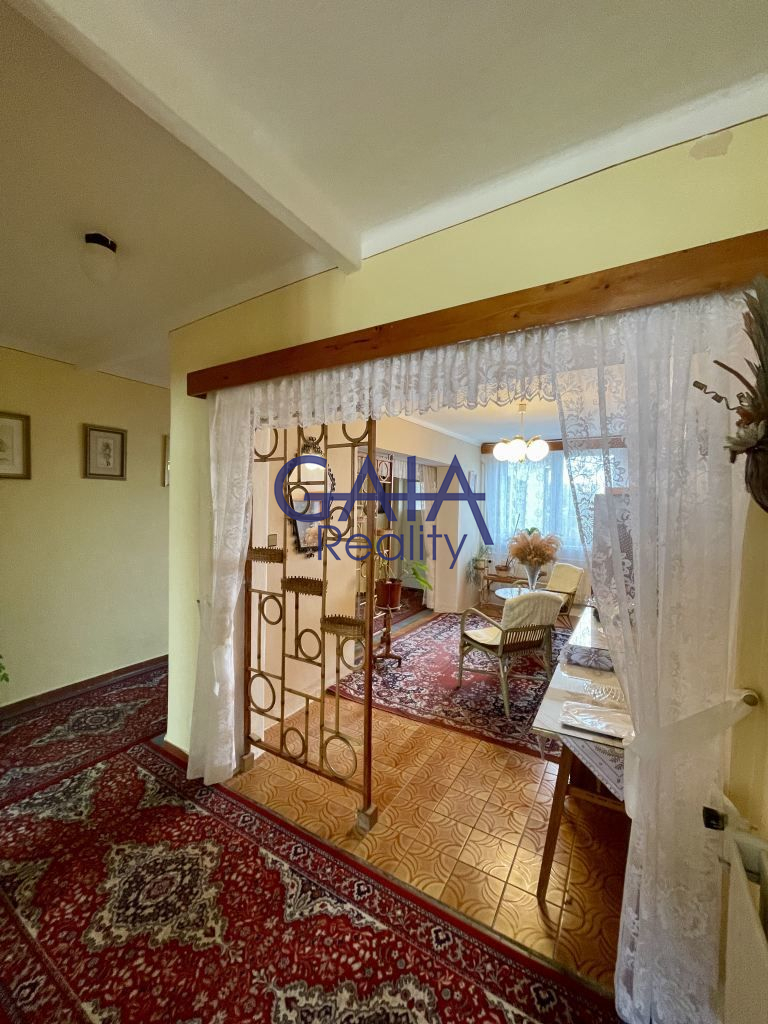 Prostorný rodinný dům s velkou zahradou a garáží - obrázek č.11