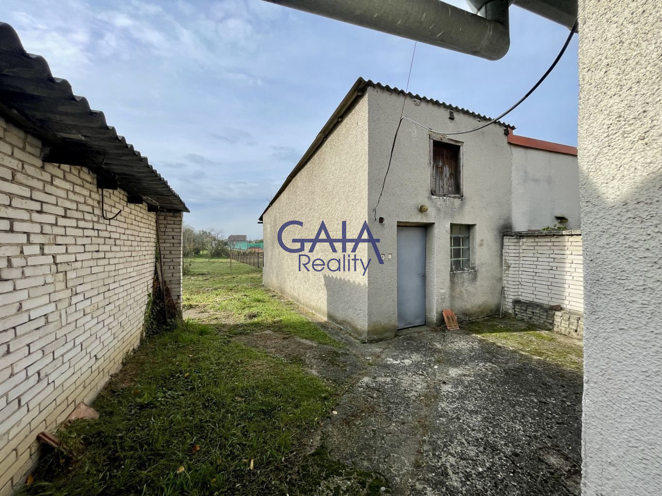 Prostorný rodinný dům s velkou zahradou a garáží - obrázek č.17