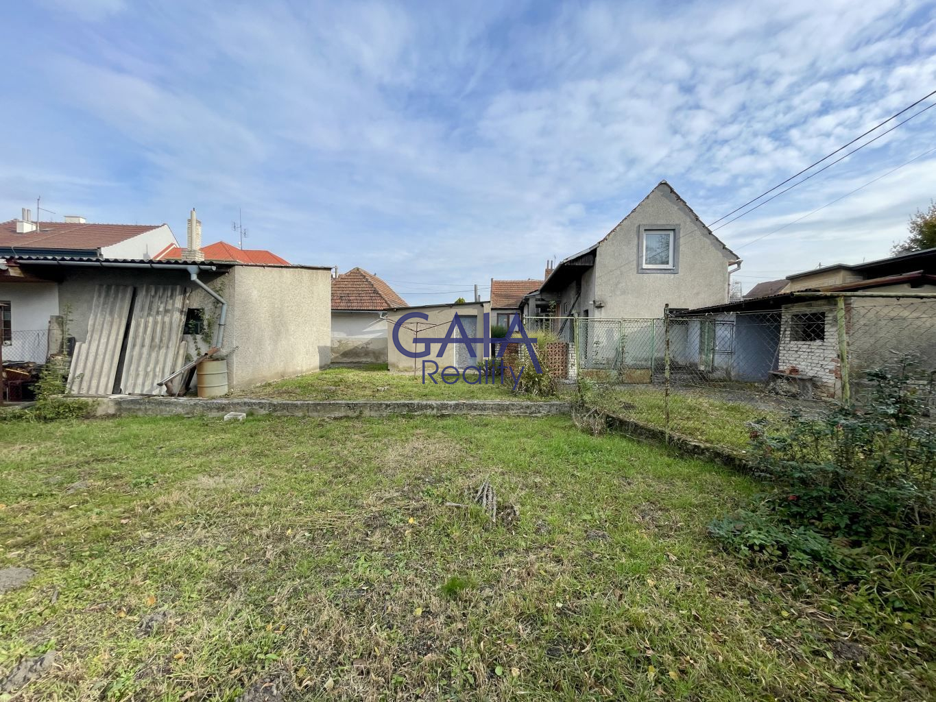 Prostorný rodinný dům s velkou zahradou a garáží - obrázek č.18