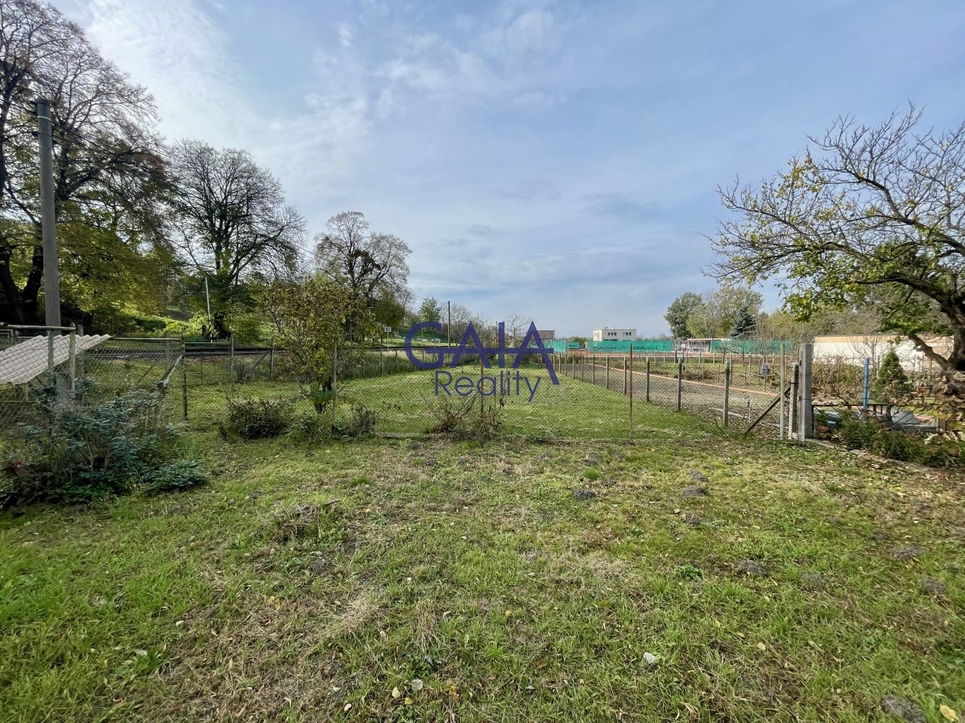 Prostorný rodinný dům s velkou zahradou a garáží - obrázek č.19