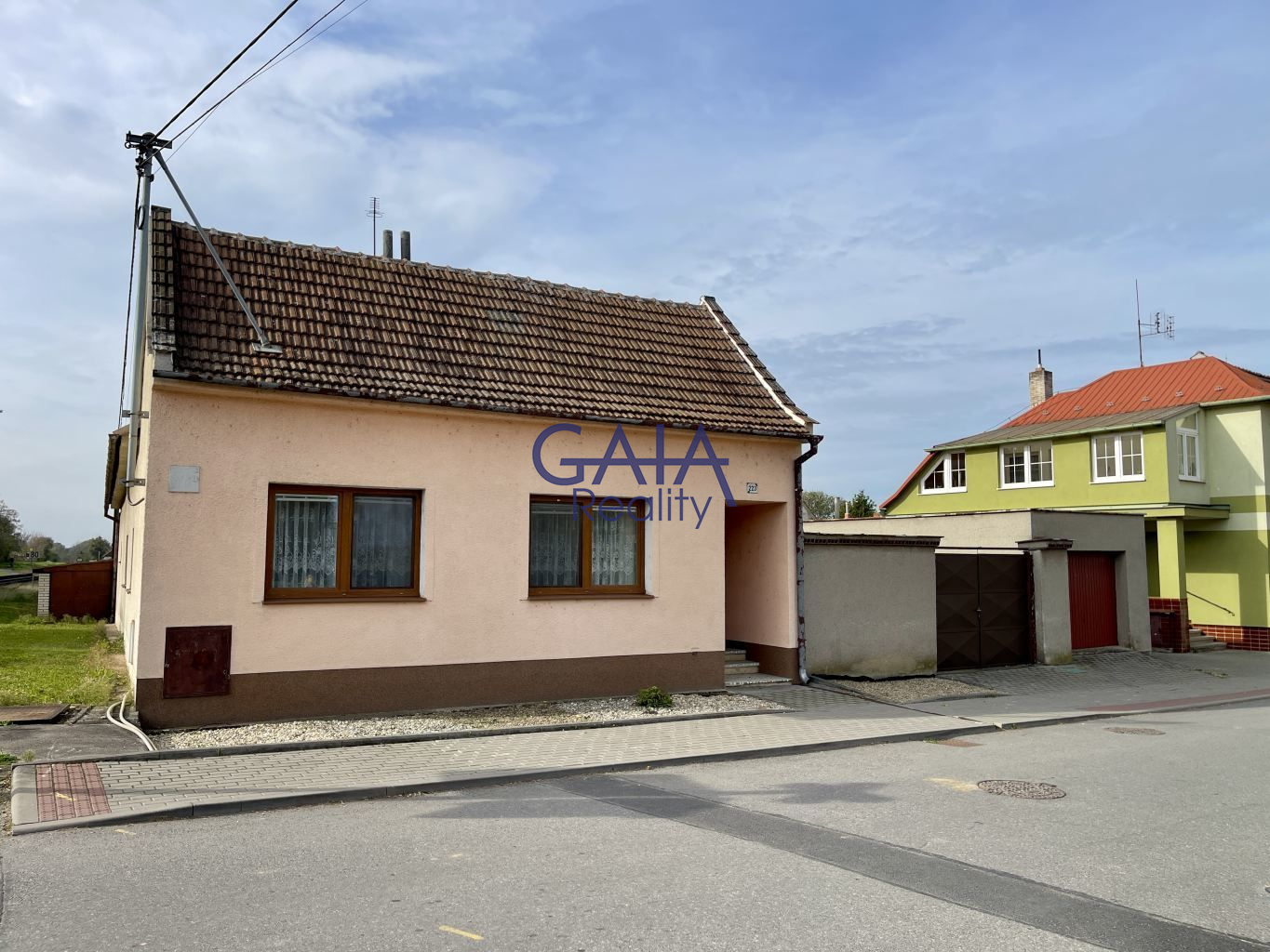 Prostorný rodinný dům s velkou zahradou a garáží - obrázek č.20