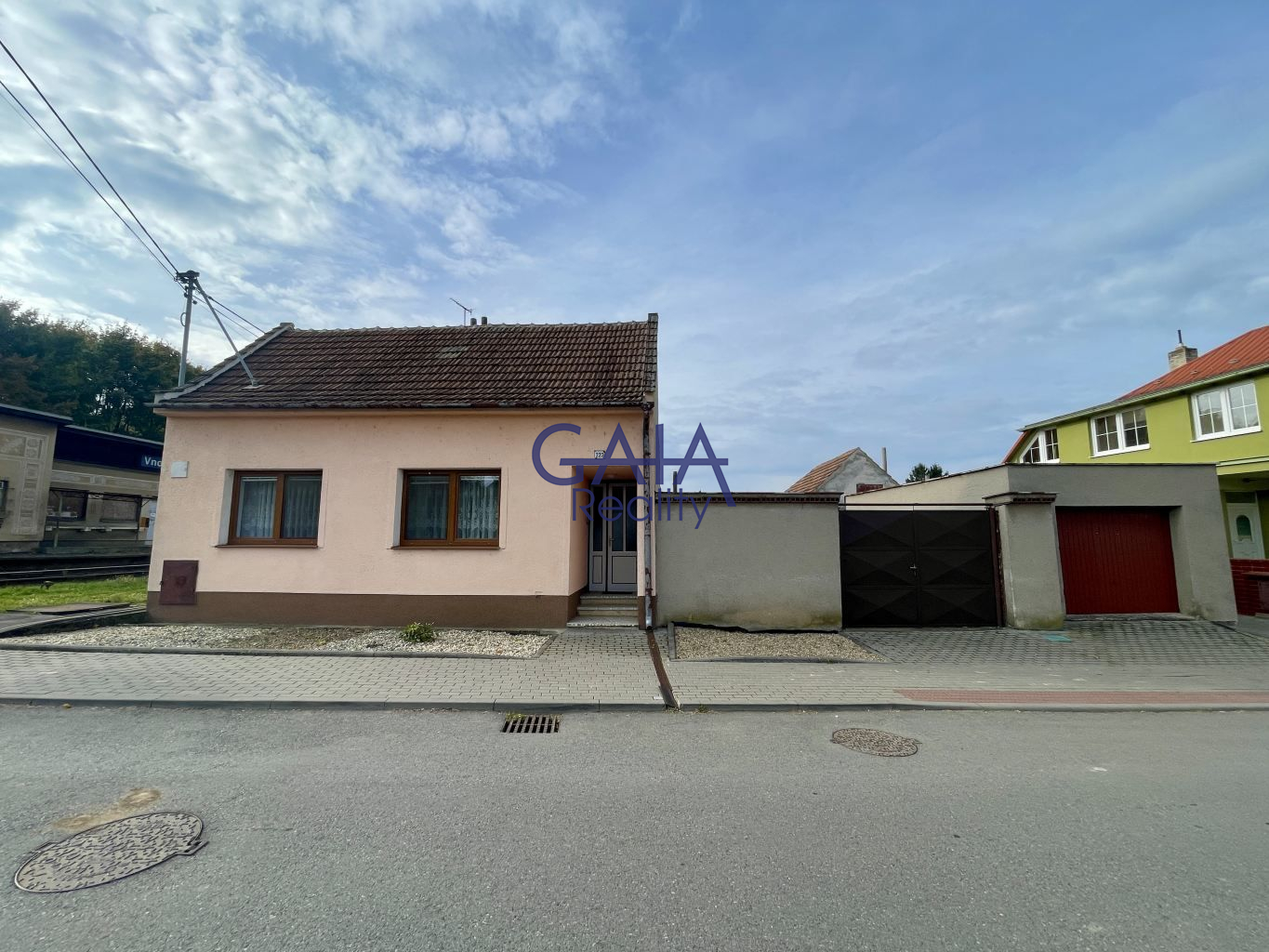 Prostorný rodinný dům s velkou zahradou a garáží - obrázek č.21