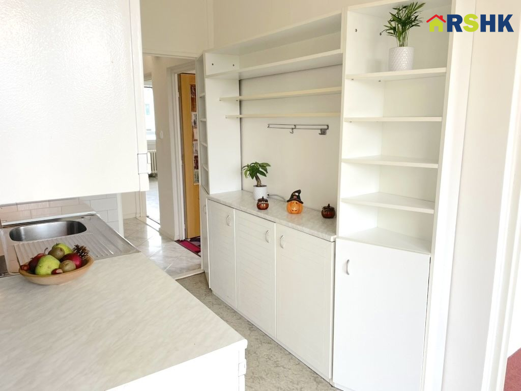 Pronájem bytu 3+1 s lodžií a komorou - titulní obrázek--