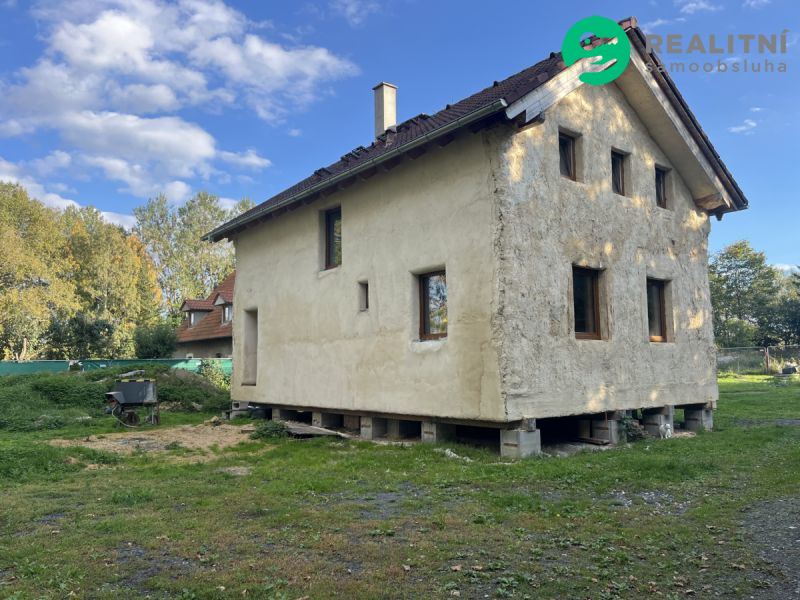 rozestaveny_dum_skalna__obec_zelena