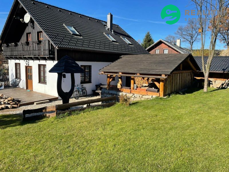 Malebný rodinný dům ve stylu venkovské chalupy - obrázek č.3