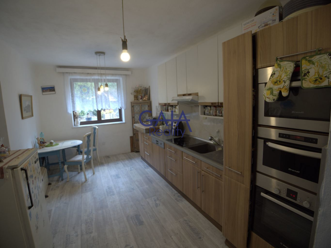 Rodinný dům 7+1 kousek od města i dálnice - obrázek č.5