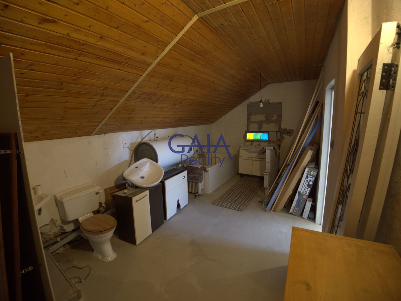 Rodinný dům 7+1 kousek od města i dálnice - obrázek č.9