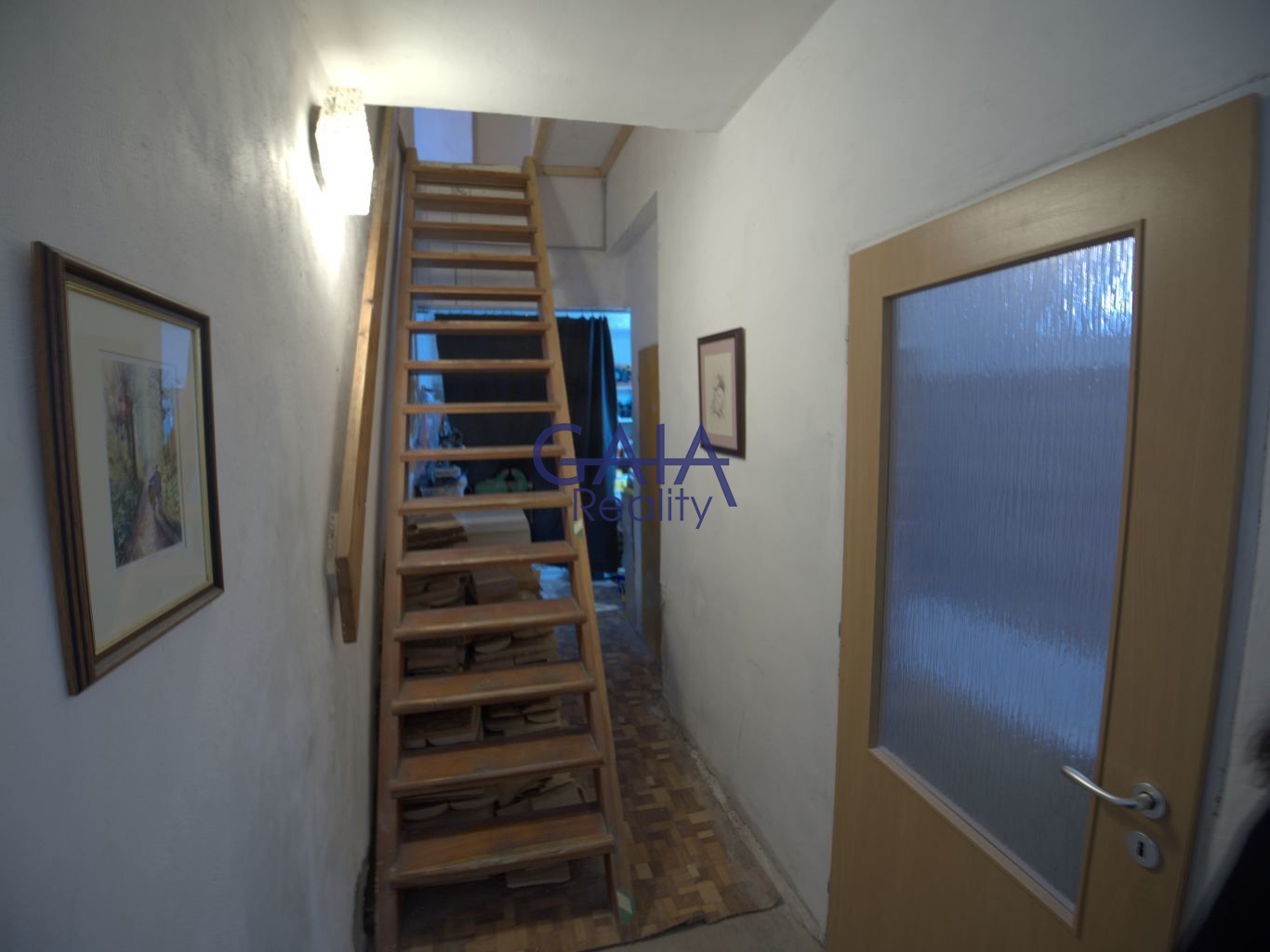 Rodinný dům 7+1 kousek od města i dálnice - obrázek č.11