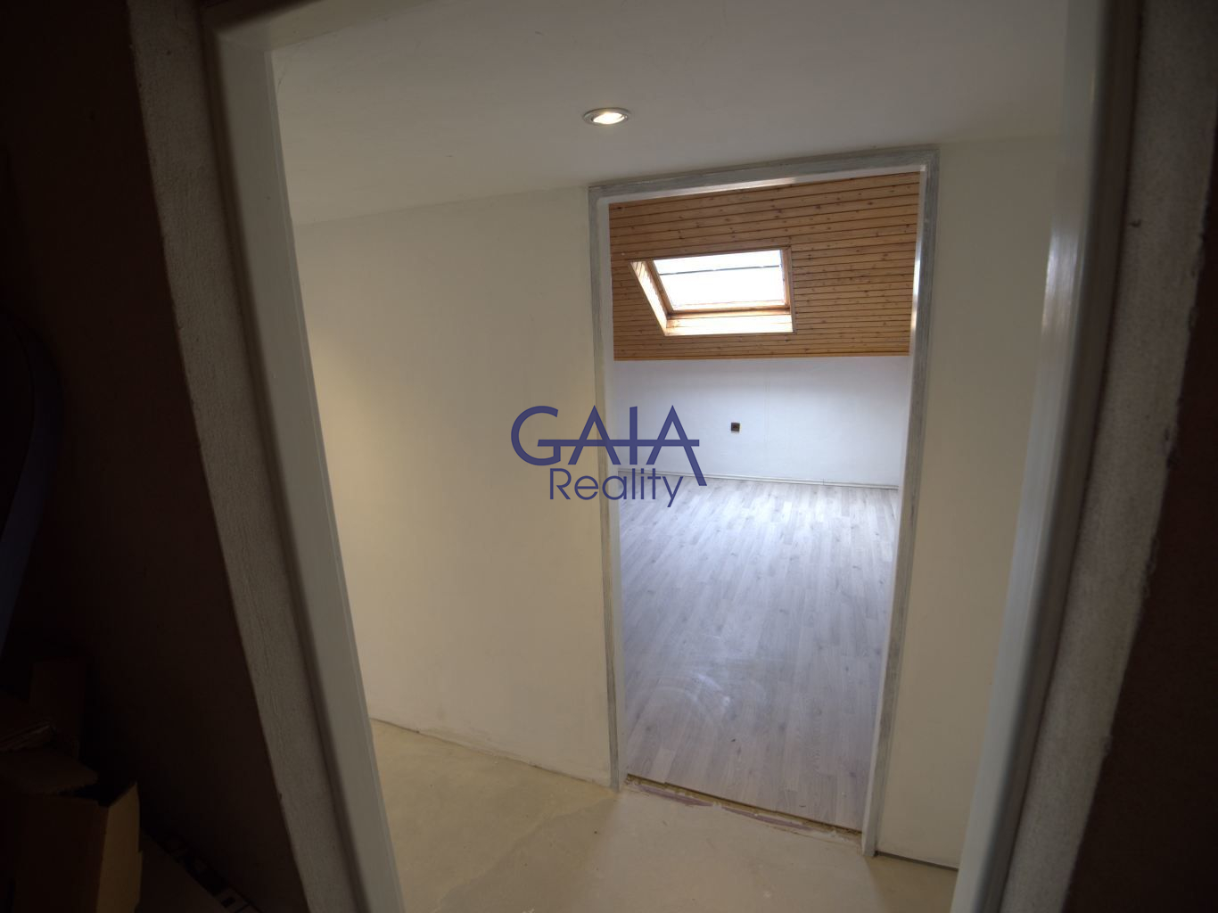 Rodinný dům 7+1 kousek od města i dálnice - obrázek č.12