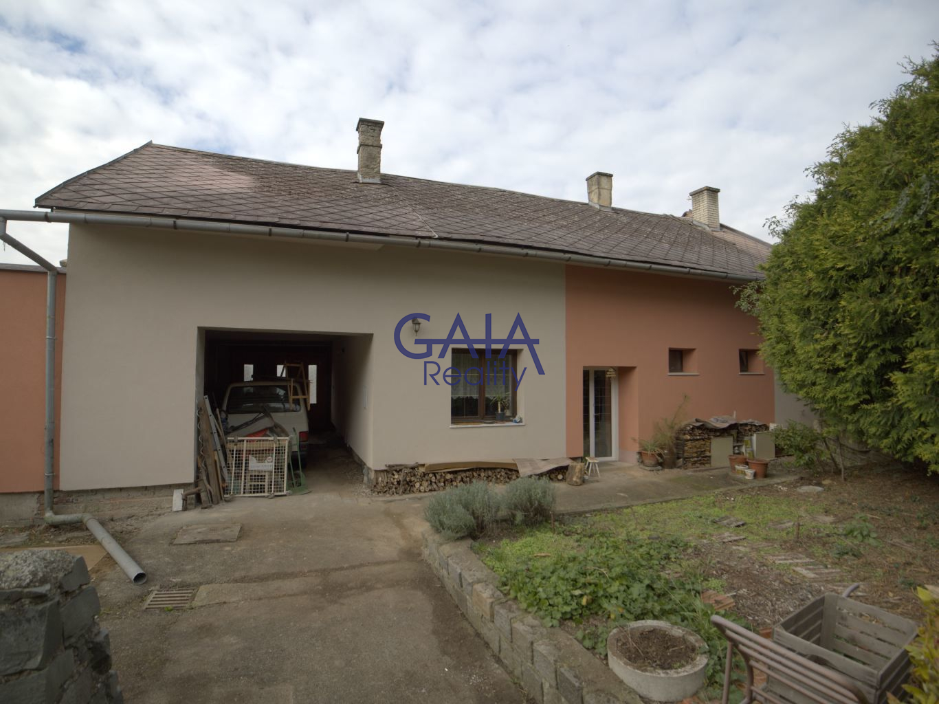 Rodinný dům 7+1 kousek od města i dálnice - obrázek č.20