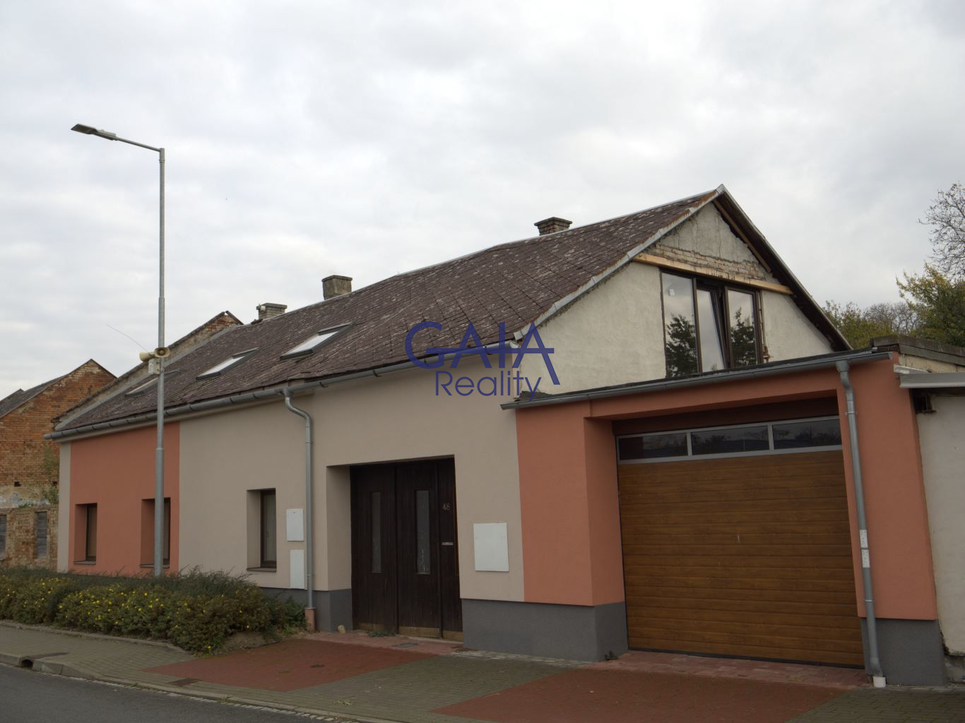 Rodinný dům 7+1 kousek od města i dálnice - obrázek č.22