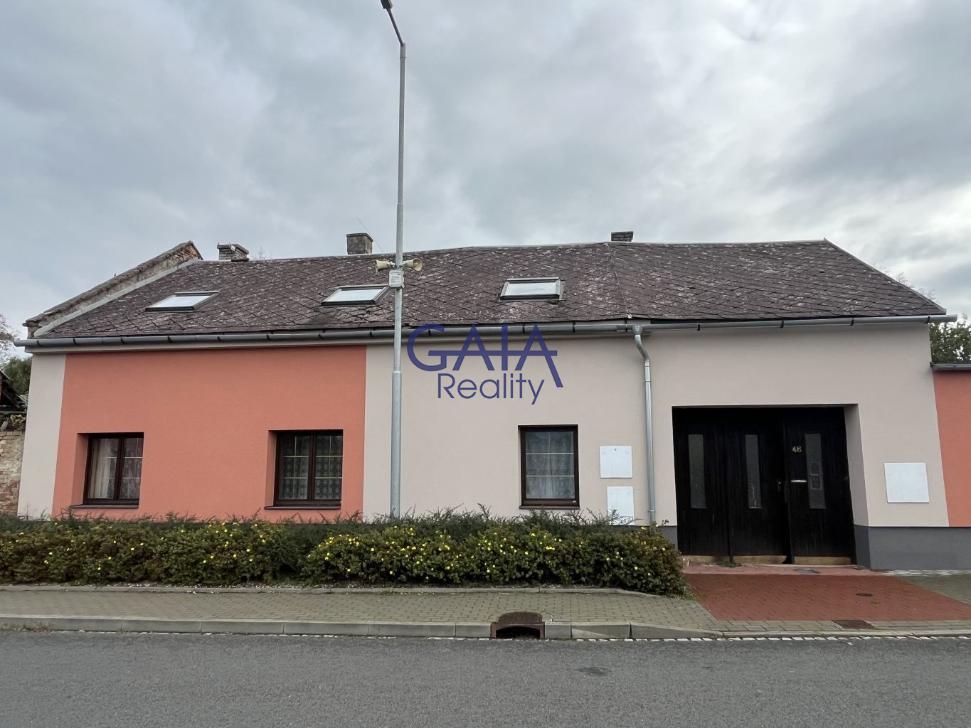 Rodinný dům 7+1 kousek od města i dálnice - obrázek č.23