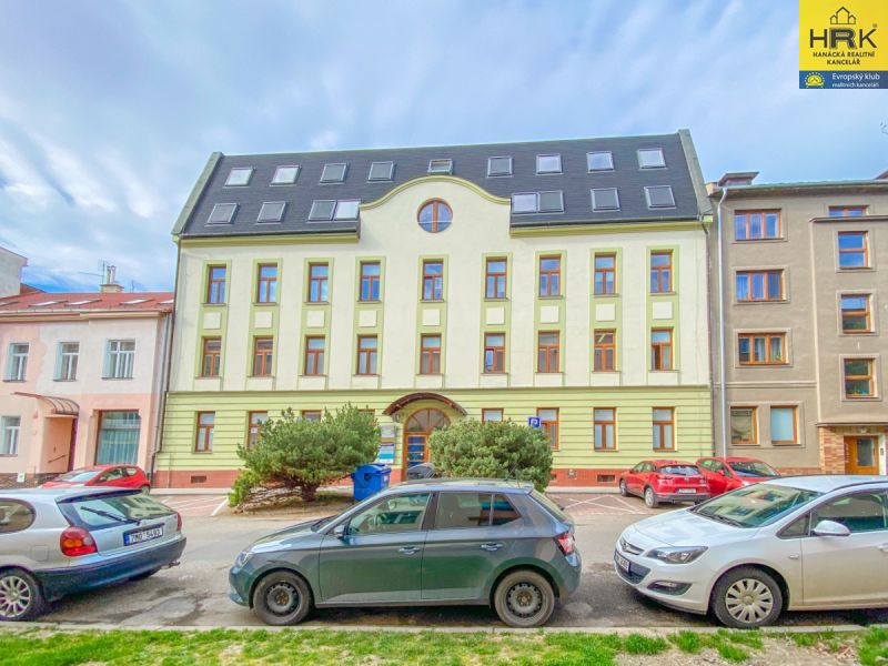 Pronájem kanceláře 27 m2, ulice Jungmannova, Olomouc - titulní obrázek--