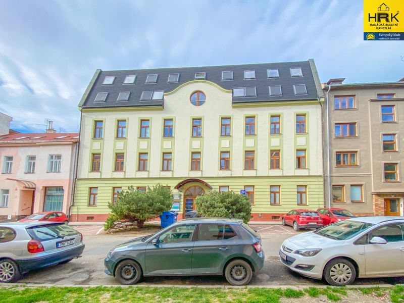 Pronájem kanceláře 19 m2, ulice Jungmannova, Olomouc - titulní obrázek--