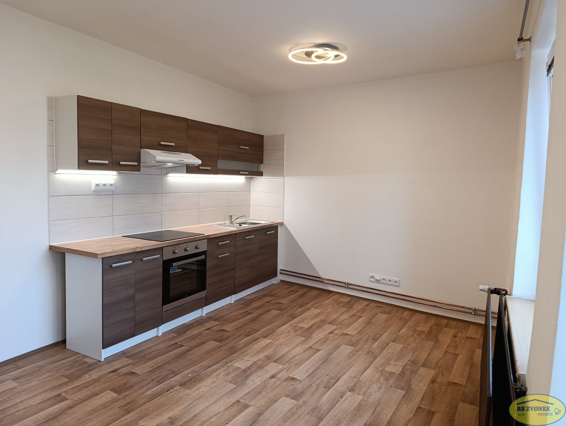Pronájem bytu 2+kk centrum, Hulín - titulní obrázek--