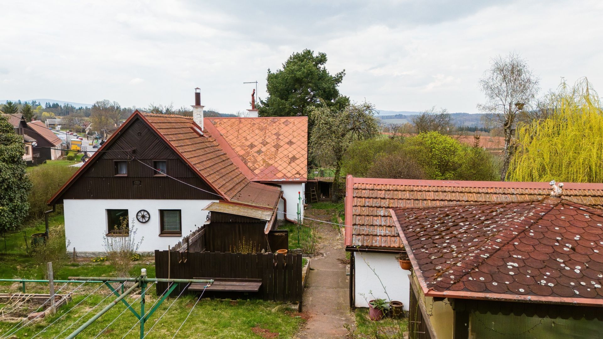 Rodinný dům se zahradou Trutnov - Nový Rokytník. - titulní obrázek--