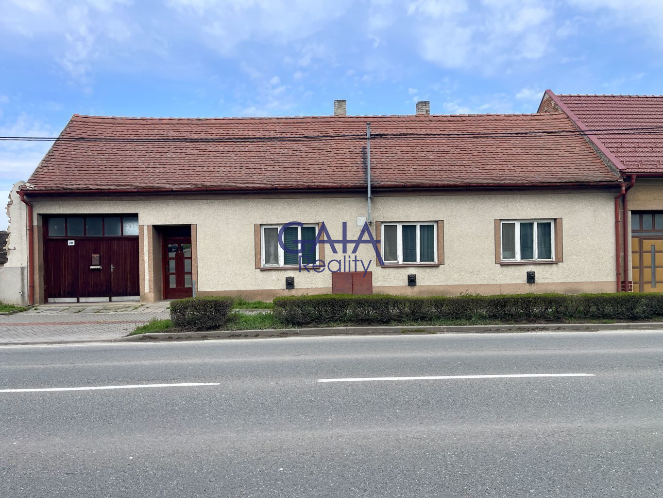 Prodej rodinného domu 4+1 ve Vnorovech s velkorysým pozemkem - titulní obrázek--
