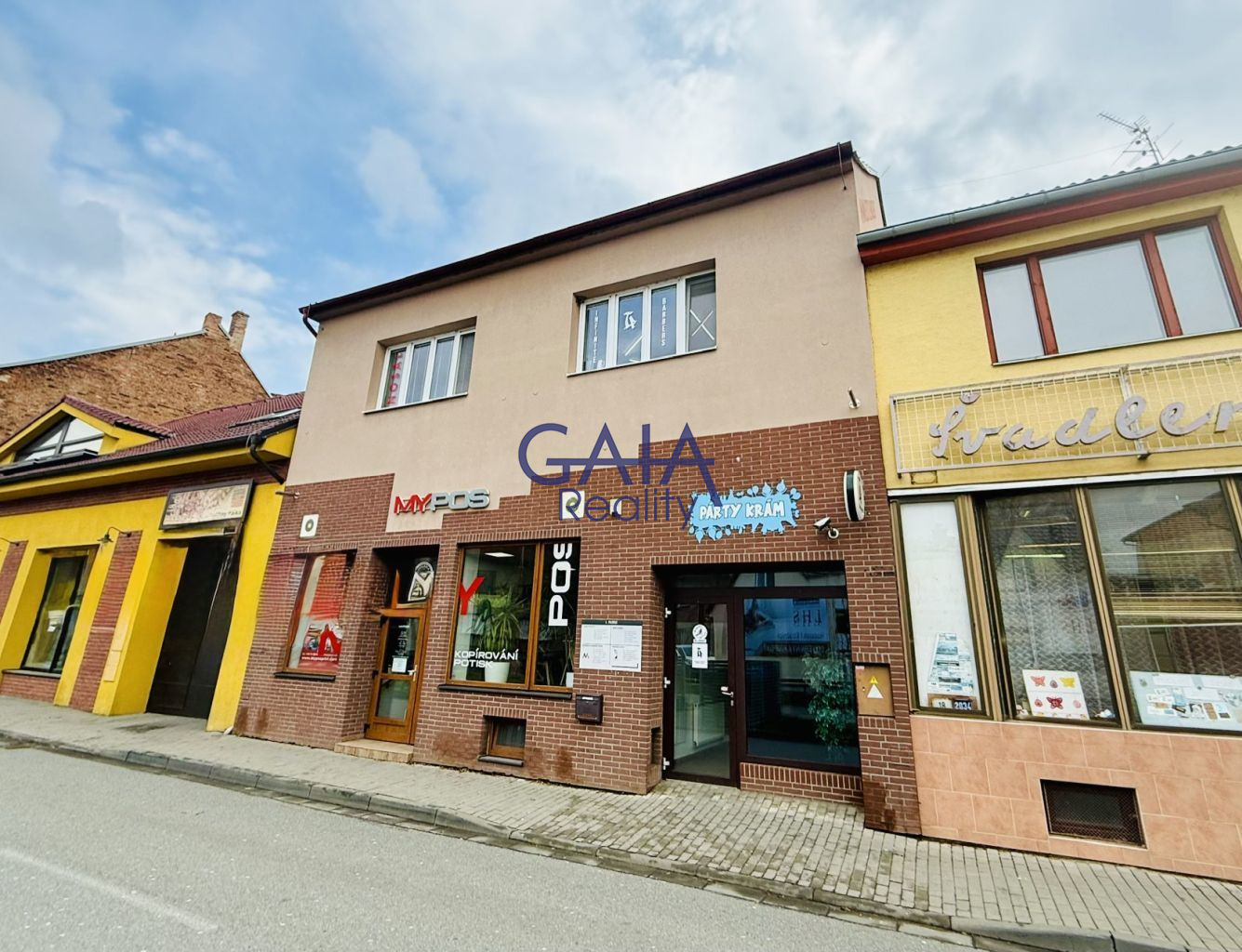 Pronájem reprezentativních komerčních prostor 364 m² - titulní obrázek--
