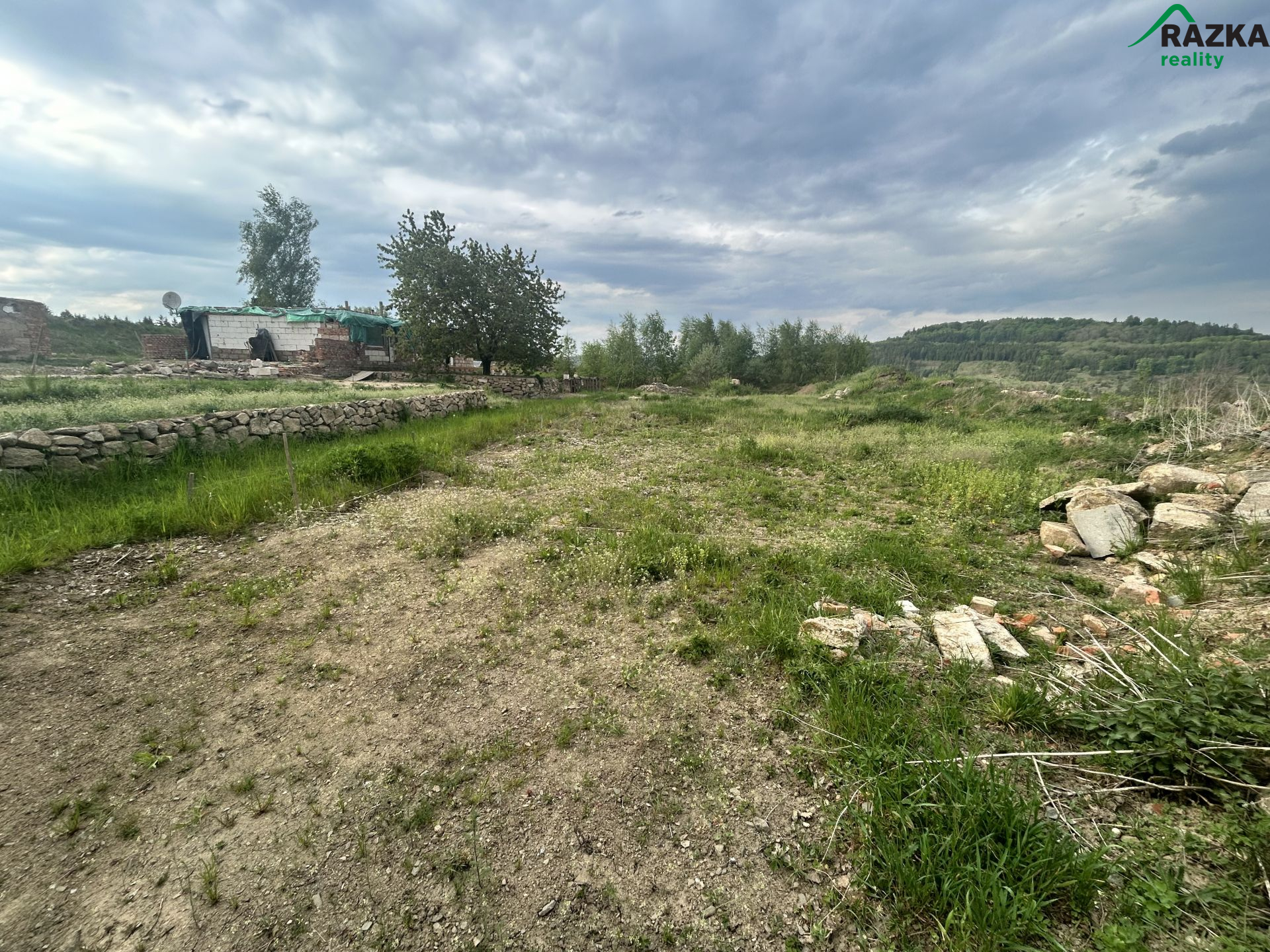 vyjimecny_pozemek_s_vyhledem_na_hrad_krasikov_–_domaslav