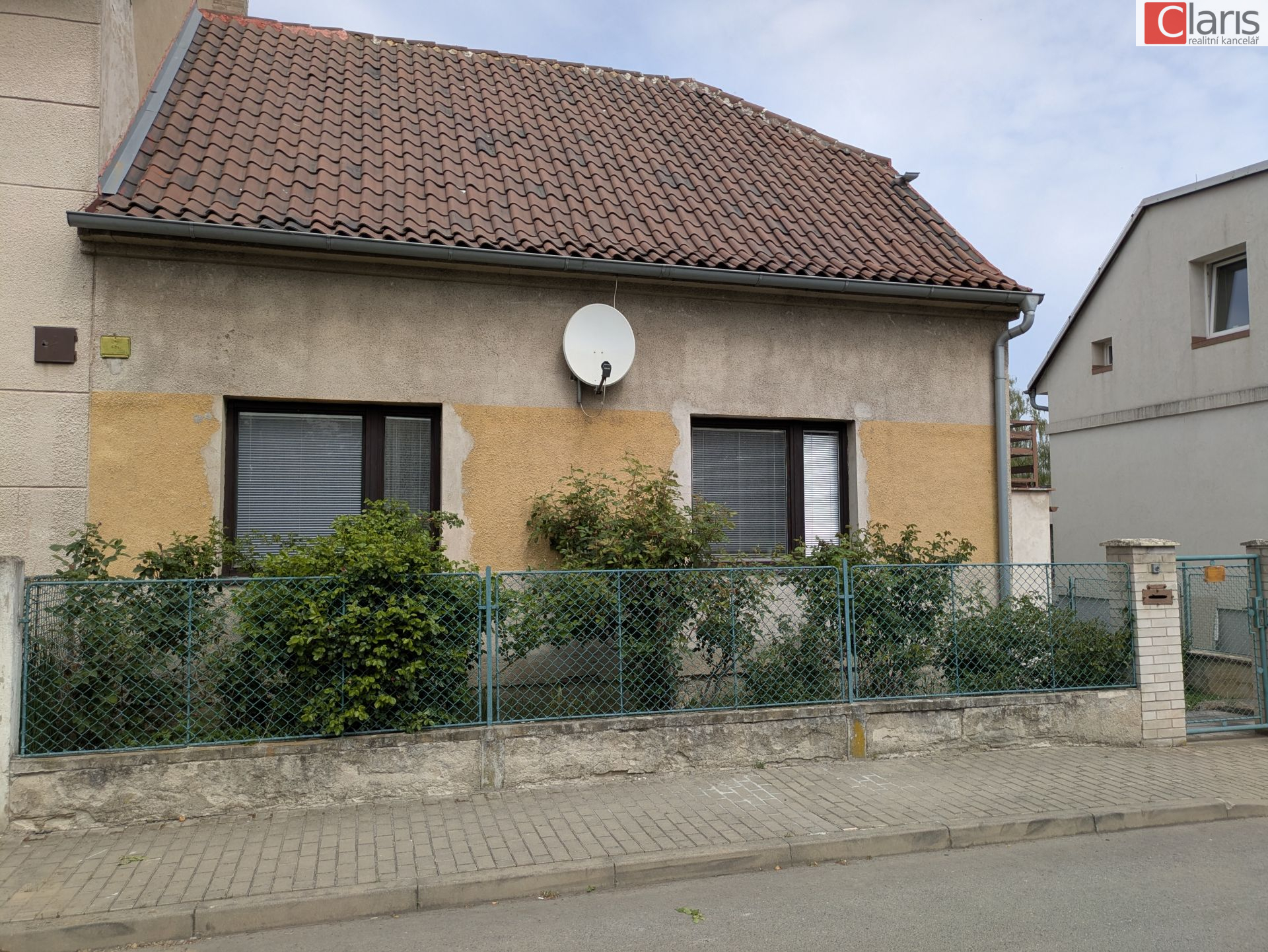 Prodej rodinného domu Praha Čakovice - titulní obrázek--