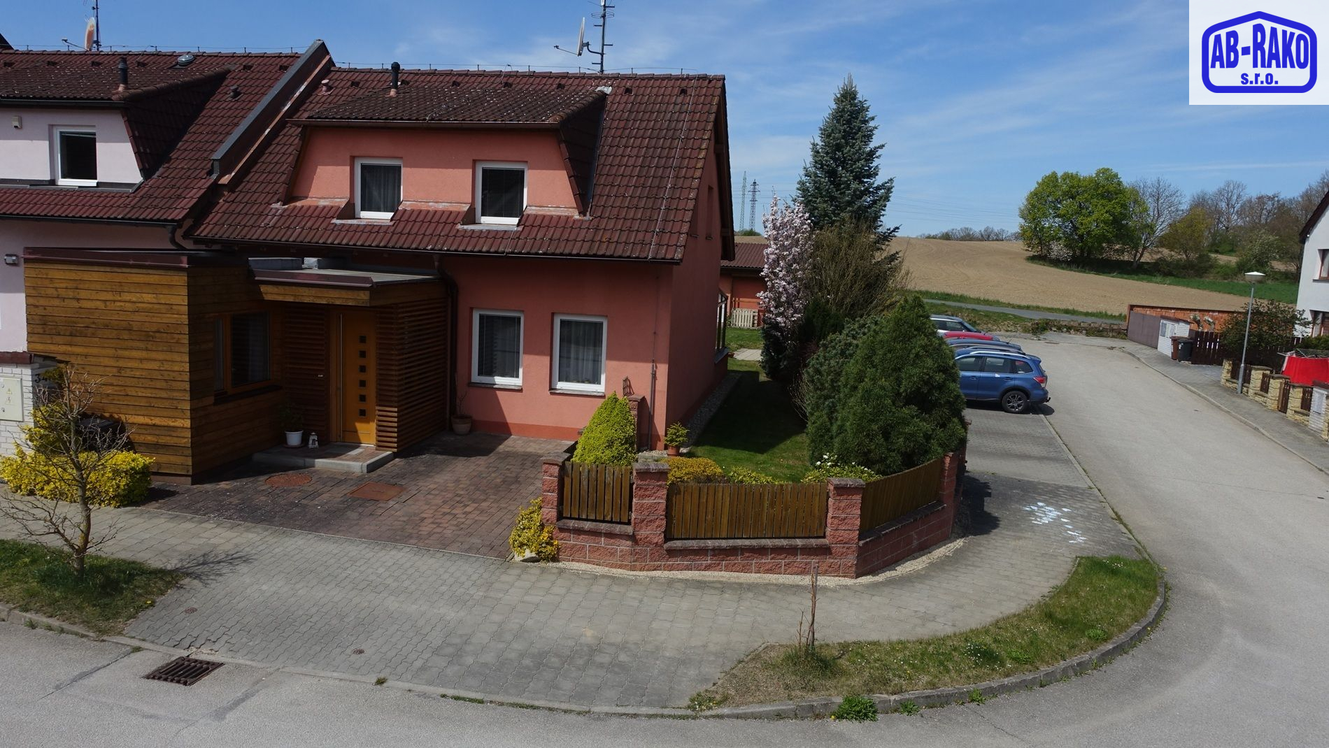 neodolatelny_rd_na_okraji_j._hradce_s_garazi_a_apartmanem