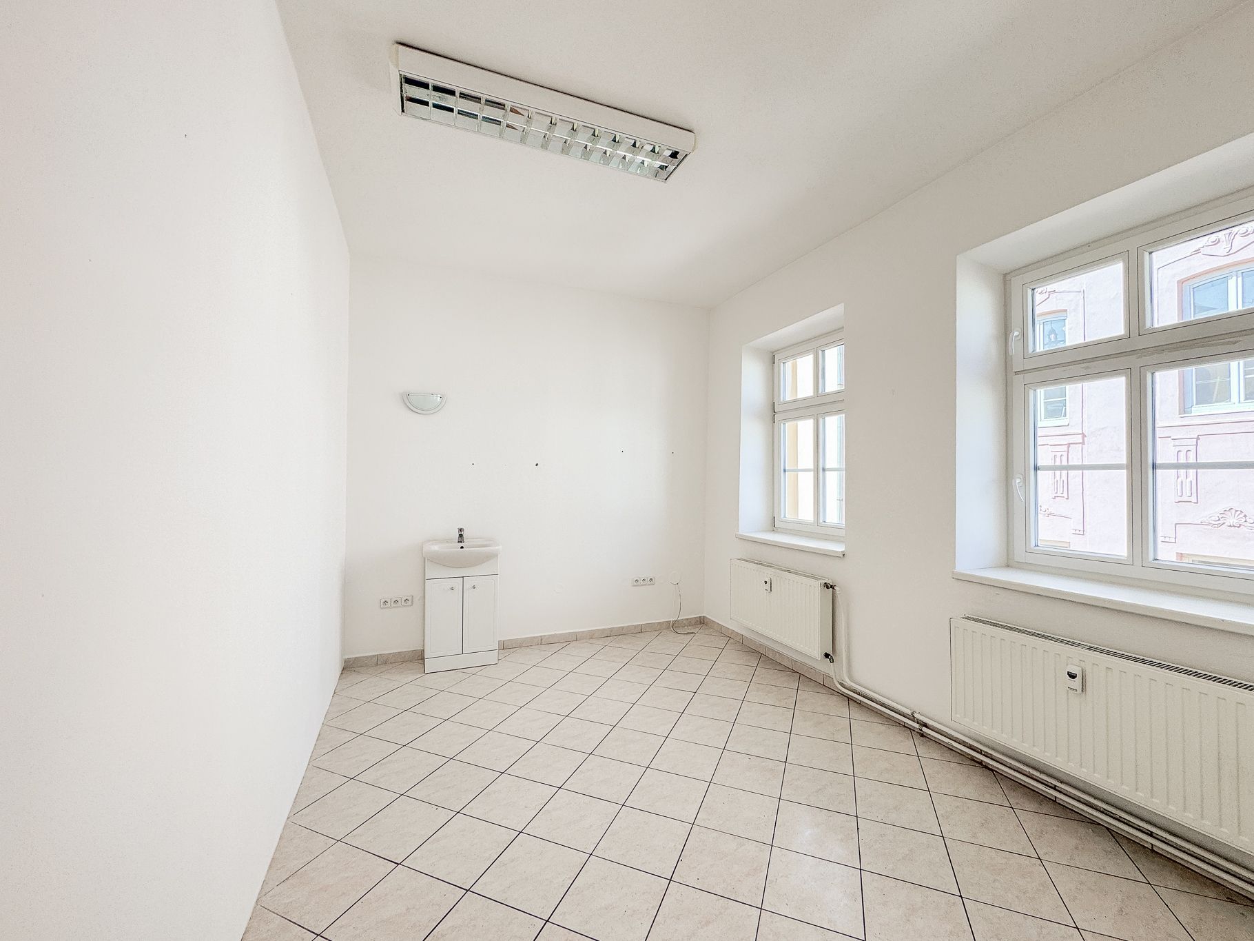 Pronájem komerčního prostoru 85 m² ul. Ztracená, Olomouc - titulní obrázek--