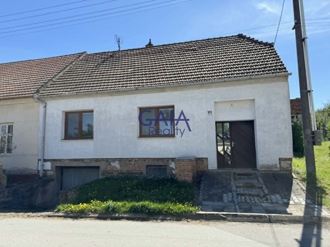 Prodej prostorného rodinného domu 5+1 s hezkou zahradou  - titulní obrázek--