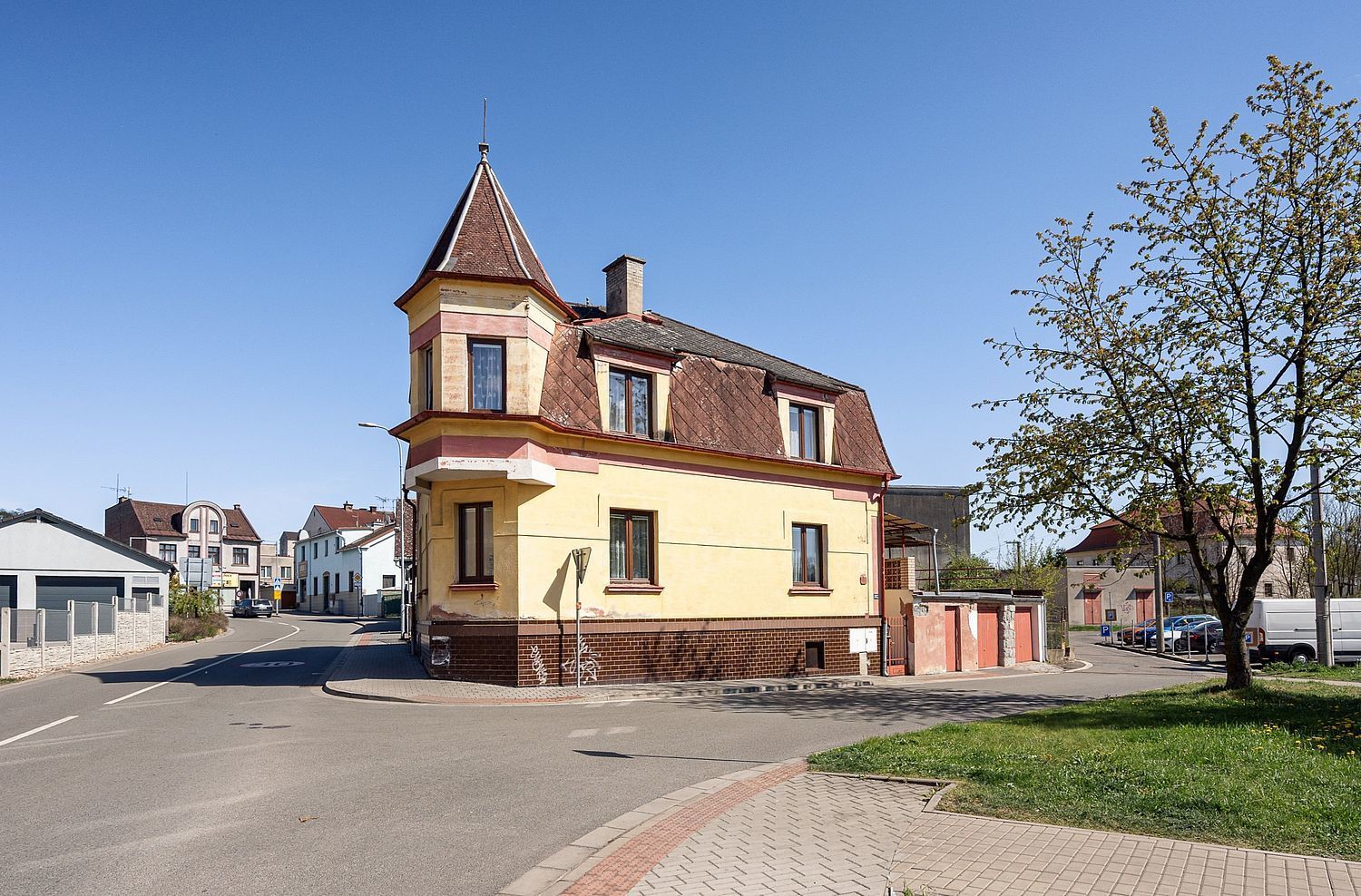 Dům v Týništi nad Orlicí, ul. Mostecká - titulní obrázek--
