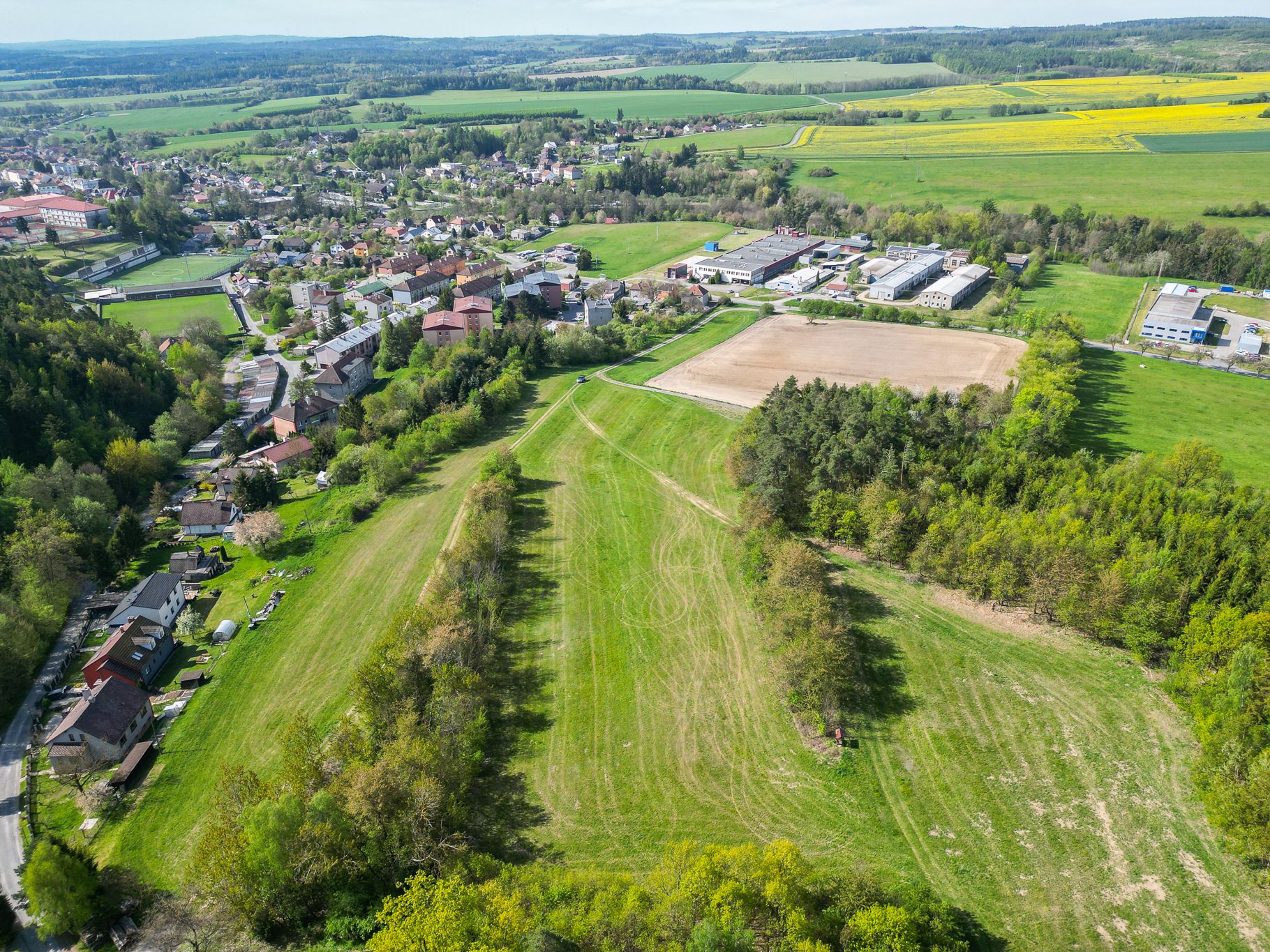 Atraktivní developerský pozemek 14.070 m² u lesa – Konice - titulní obrázek--