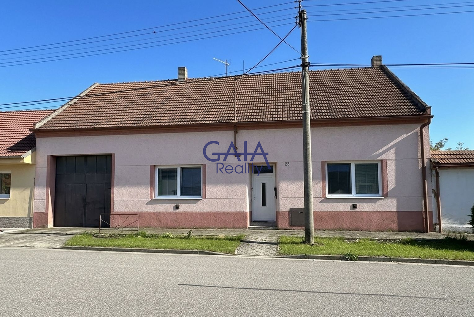 Venkovský dům k rekreaci i k bydlení - titulní obrázek--
