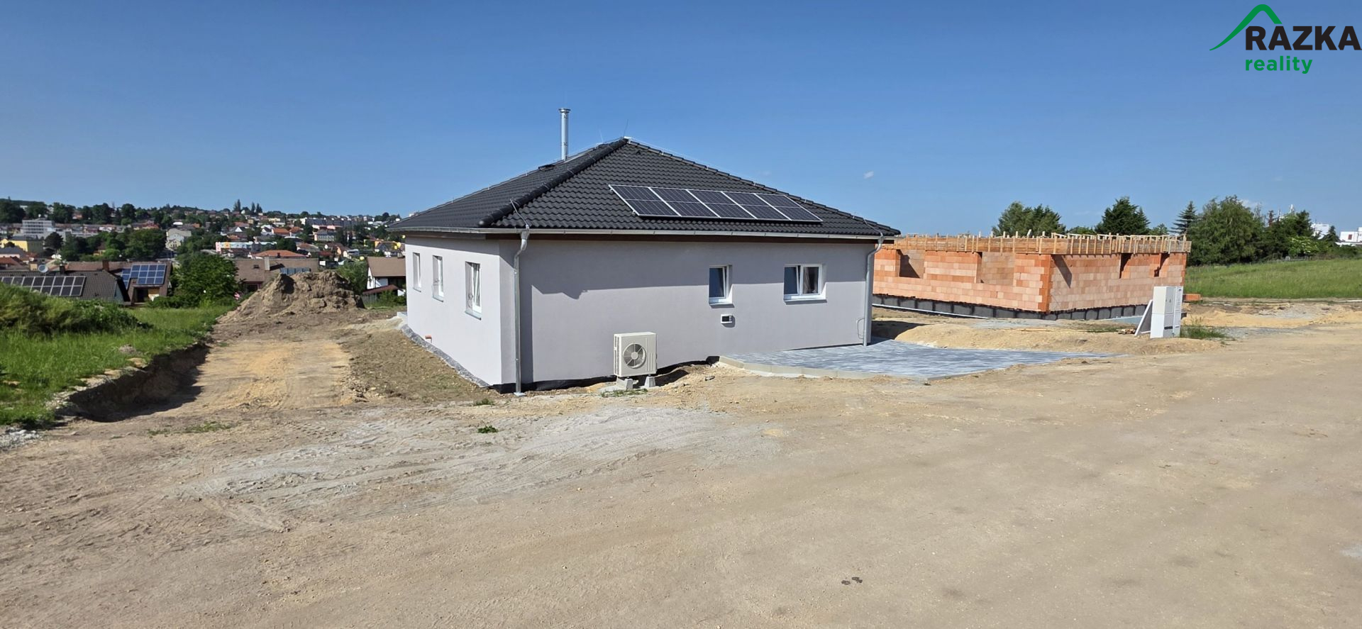 Novostavba bungalovu 4+kk (98 m2) Tachov, ul. Květná - titulní obrázek--