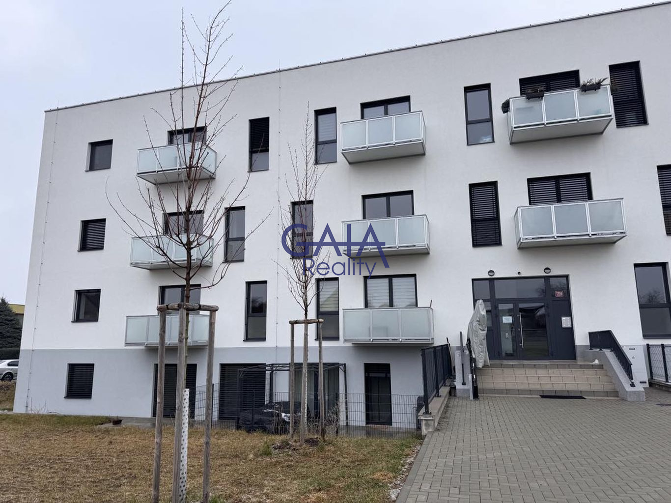 Pronájem krásného bytu 2+kk s balkonem - titulní obrázek--