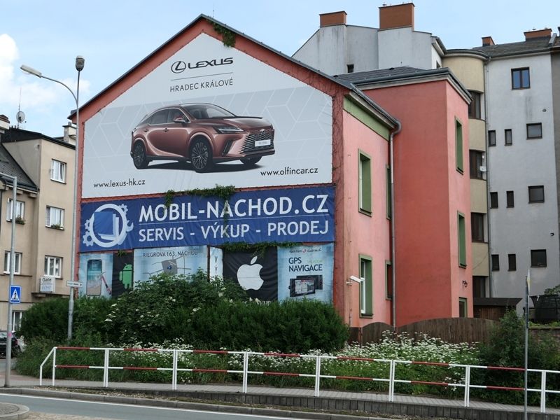 Bytový dům Náchod, Husovo náměstí, okres Náchod - titulní obrázek--